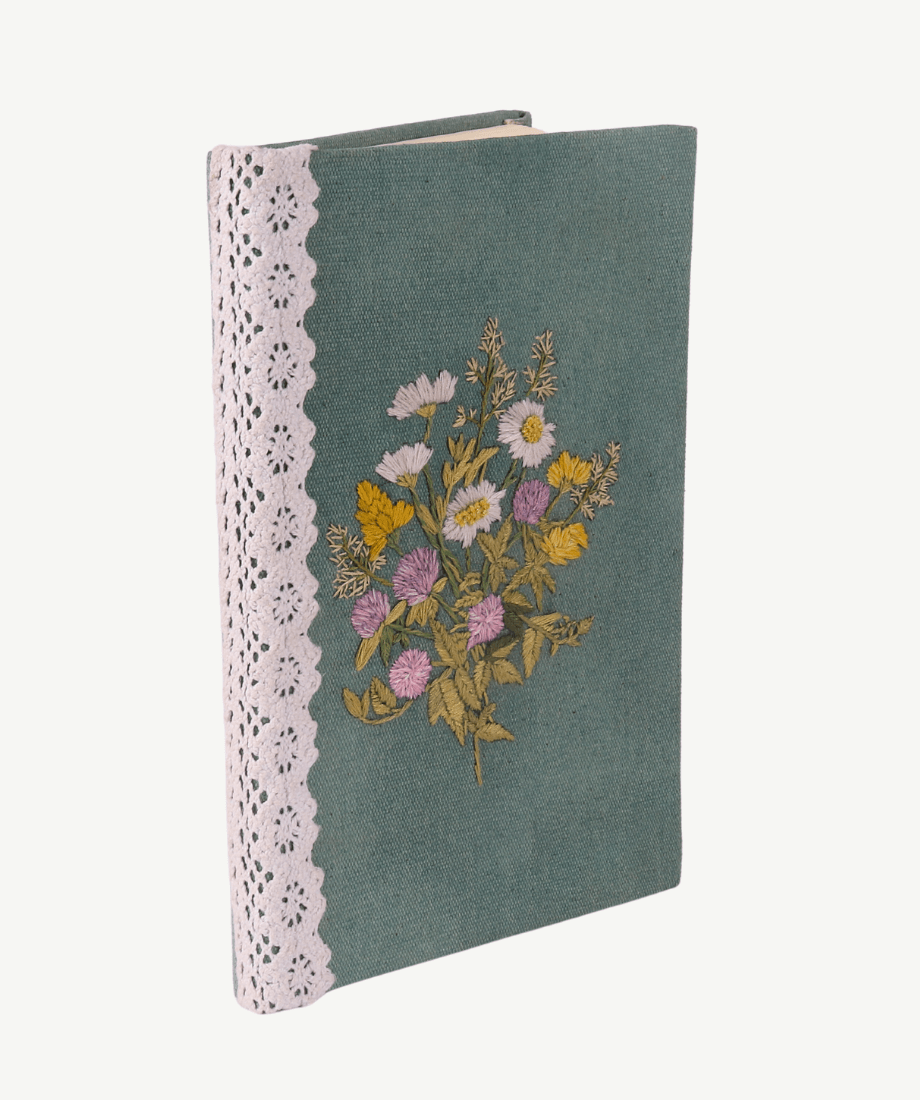 Handmade Flower Diary – Artistic Bloom Design - Image 3